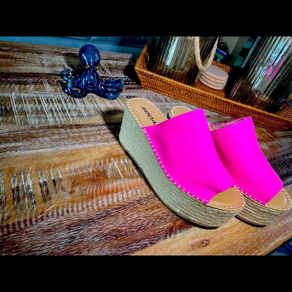 SODA pink platform sandal
